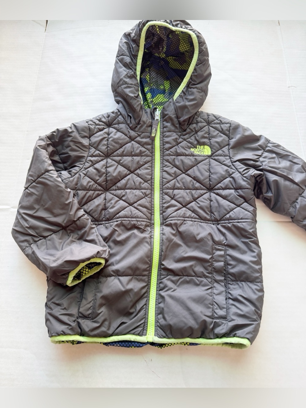 The North Face Boys' Reversible Hooded Perrito Jacket in Grey Size 6Y